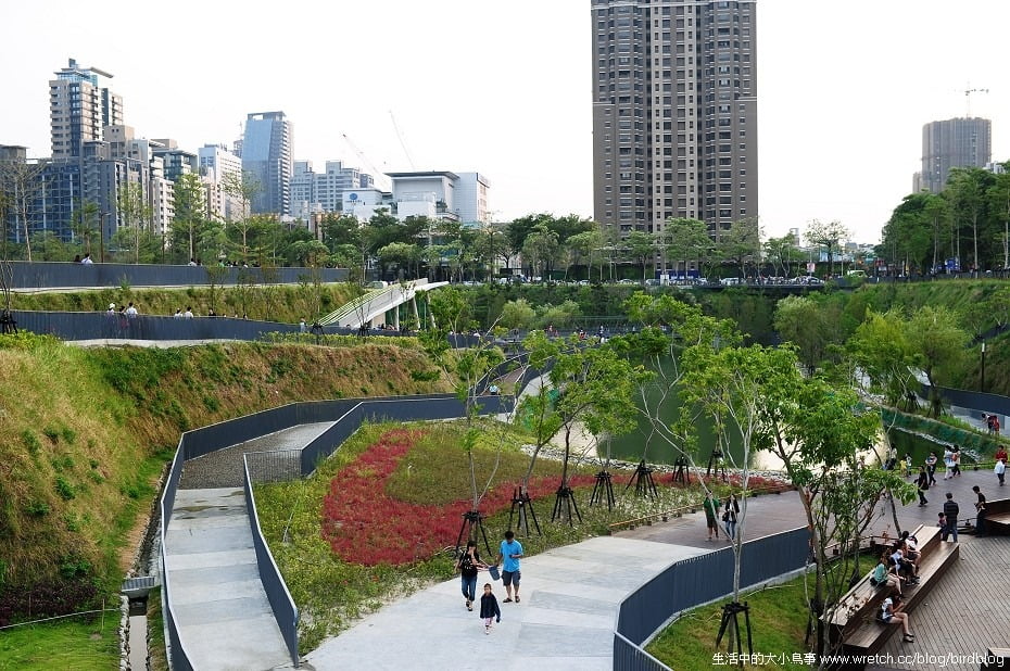 1379021991 993997268 NOW!!!台中最燒景點"秋紅谷"【鳥夫人】