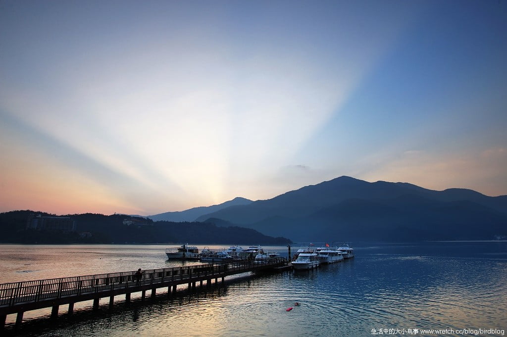 1379022815 3069075362 上班前的.日月潭日出【鳥先生】