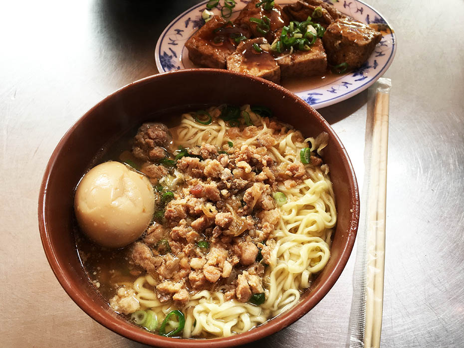 2017 03 05 120713 【都市賞花】南投.貓羅溪自行車道洋紅風鈴木