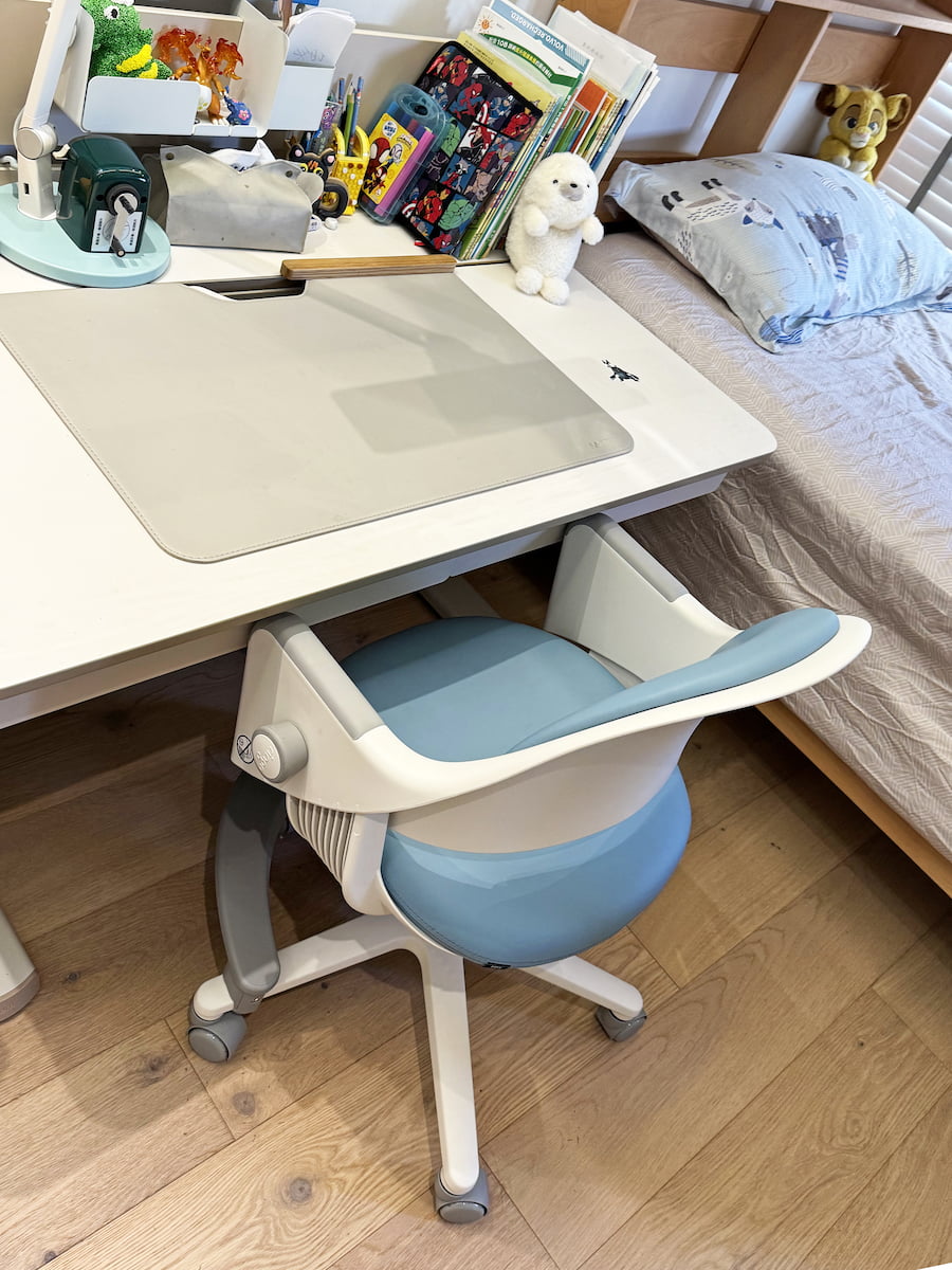 2024 03 12 165420 輪輪成為國小生。每天專注寫功課的好幫手- RINGO 兒童成長椅