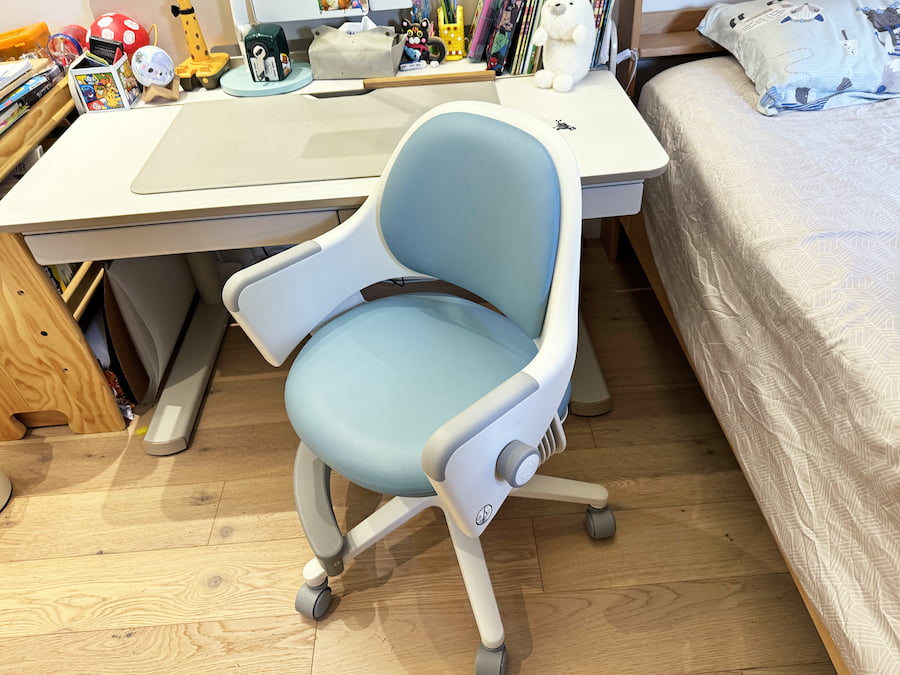 2024 03 12 165421 輪輪成為國小生。每天專注寫功課的好幫手- RINGO 兒童成長椅