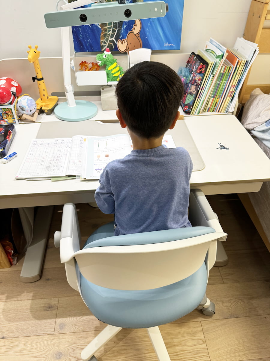 2024 03 12 230752 輪輪成為國小生。每天專注寫功課的好幫手- RINGO 兒童成長椅