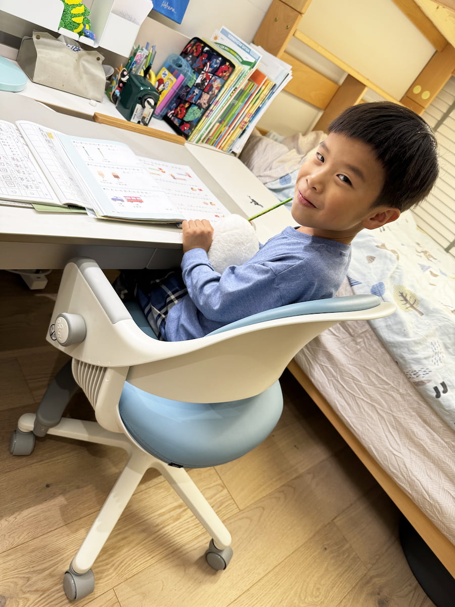 2024 03 12 230755 輪輪成為國小生。每天專注寫功課的好幫手- RINGO 兒童成長椅