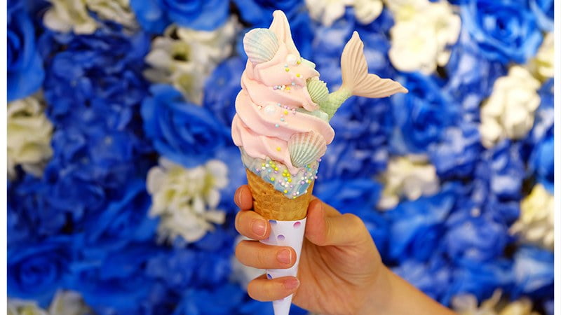 2017 11 14 222906 台中一中街IG網美打卡美食。藍箱處-美人魚+獨角獸霜淇淋 & 小栗郎日式栗燒