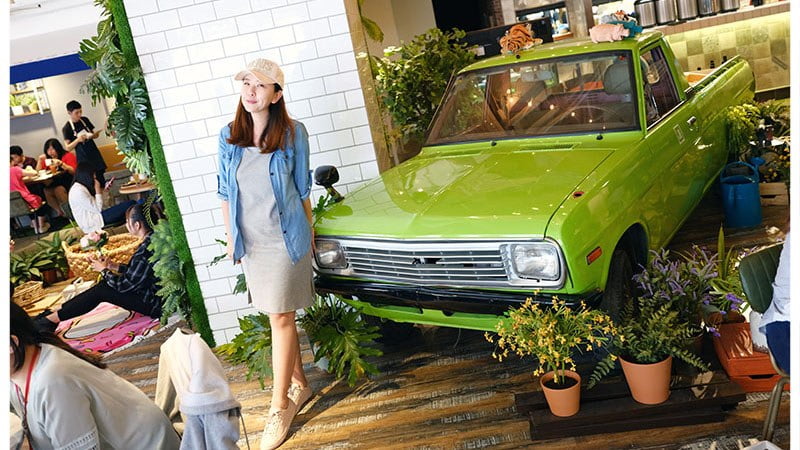 2017 11 23 125746 台中一中街美食。IG網美打卡最美餐廳-有貨車在餐廳裡面的『宅JAI』