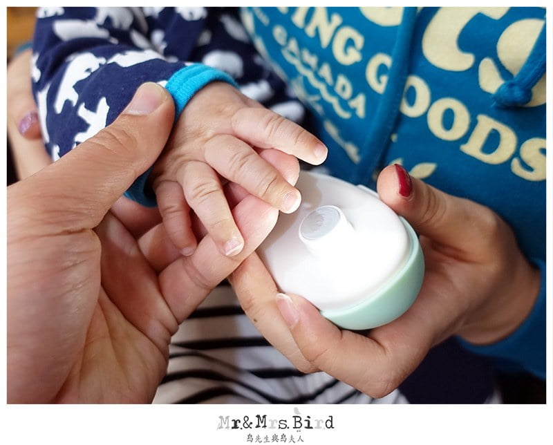 2017 12 17 213557 交換禮物。Olababy X Omiya聖誕聯名限量組合-矽膠奶瓶 & 安全磨指甲機 &香氛