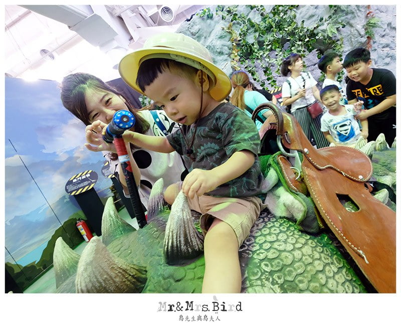 2019 07 14 002430 輪輪 ❤ 暴龍。親子暑假好選擇-侏羅紀恐龍樂園"可以騎恐龍"