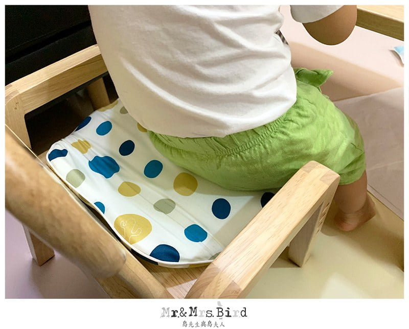 2019 07 15 144112 輪輪成長日記。MesaSilla 幼兒實木家具-寶寶書桌"享樂趣學習桌椅組"