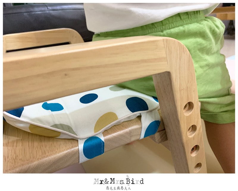 2019 07 15 144116 輪輪成長日記。MesaSilla 幼兒實木家具-寶寶書桌"享樂趣學習桌椅組"