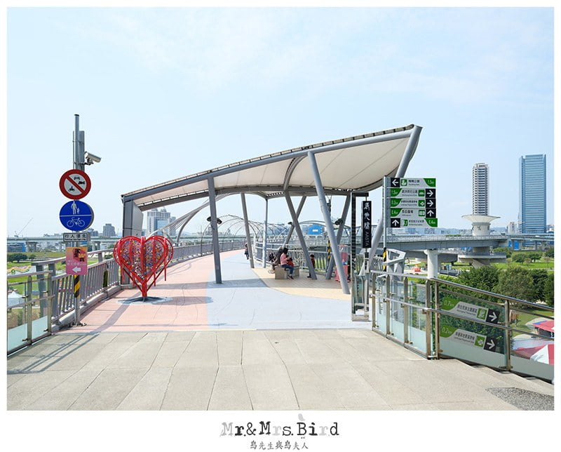 2020 02 21 103313 大人小人都適合。免費約會景點 & 放電好去處-新北水漾"辰光橋"愛情鎖+浪漫光雕