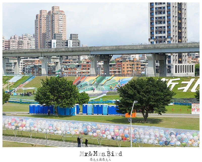 2020 02 21 103449 大人小人都適合。免費約會景點 & 放電好去處-新北水漾"辰光橋"愛情鎖+浪漫光雕