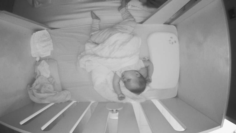 2020 09 29 143802 鳥家給寶寶安全、爸媽放心的睡眠環境。有小孩必備的嬰兒監視器 Cubo Ai Plus 智慧寶寶攝影機