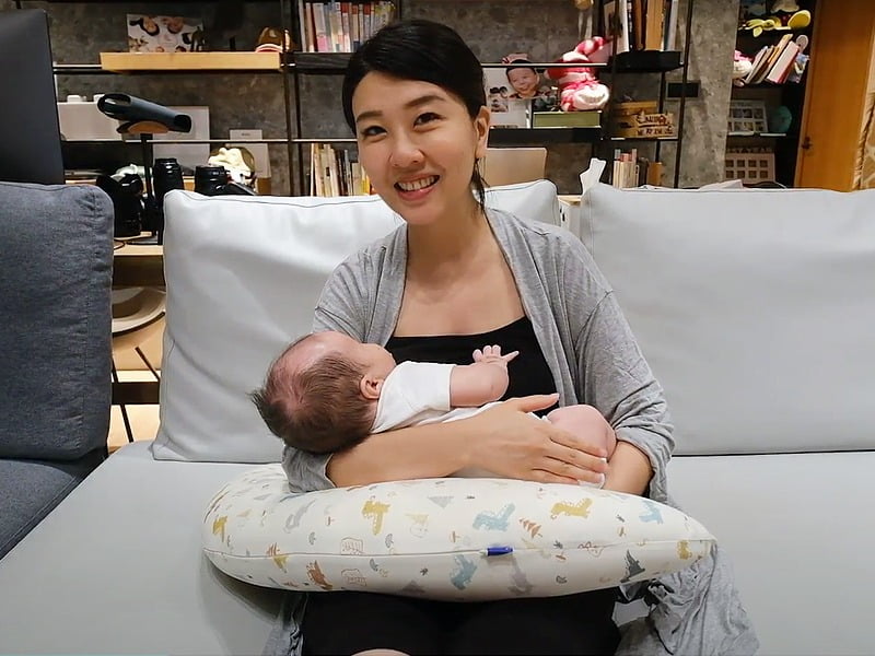 2021 05 20 143345 孕期用到產後哺乳-奇妮月亮枕。高CP值月亮枕到底有哪些用途呢??