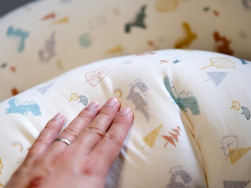 2021 05 20 143405 孕期用到產後哺乳-奇妮月亮枕。高CP值月亮枕到底有哪些用途呢??