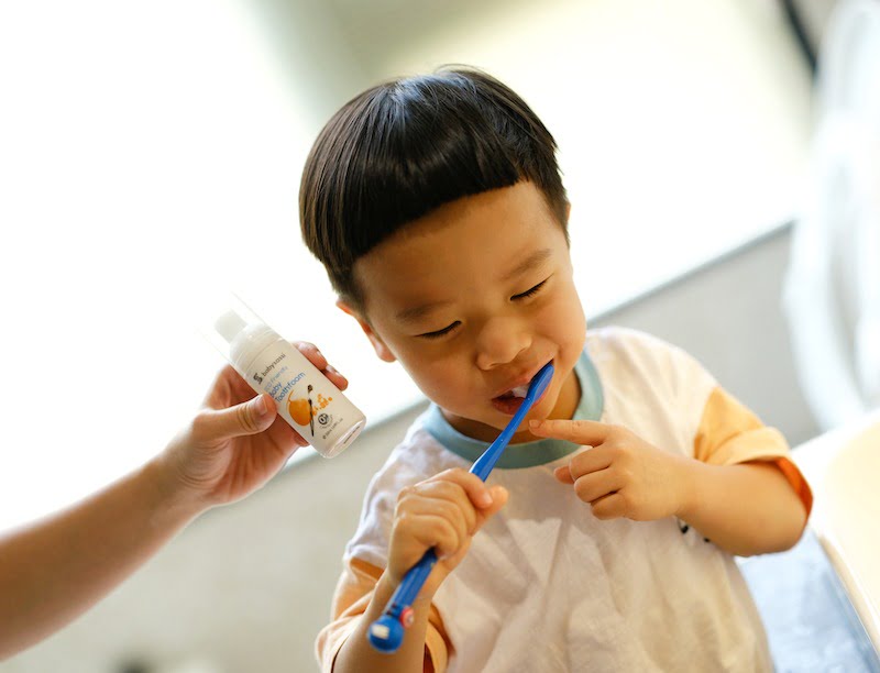 2021 07 19 104416 該怎麼讓孩子喜歡刷牙,養成好習慣呢?!刷牙以外的口腔保健-口腔噴護劑