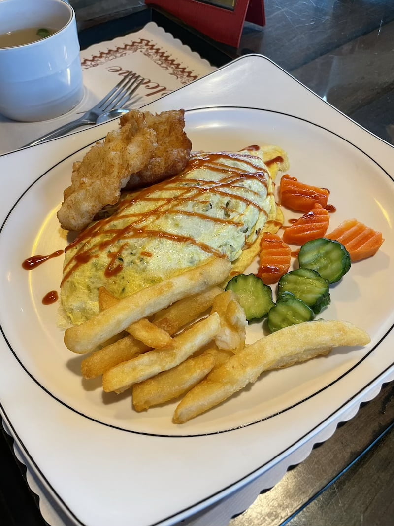 2022 07 20 121109 夜宿屏東海生館。和小白鯨一起睡一晚 feat 迷你解說員-輪輪超喜歡❤️